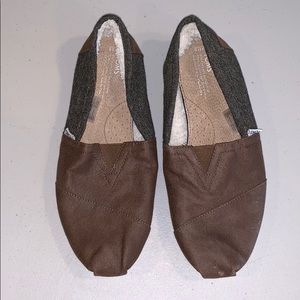 Worn once basically new vegan men’s toms